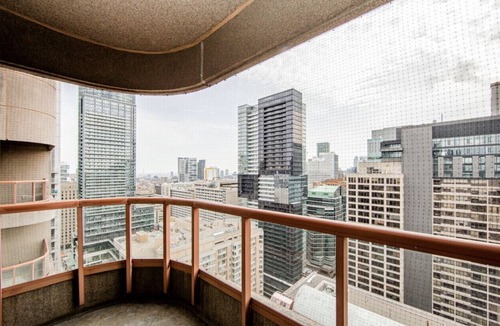 Bay Street Corridor Condo | STUNNING High Floor Bay St Condo w BIG Balcony/Terrace (Sleeps 4) Pet Friendly