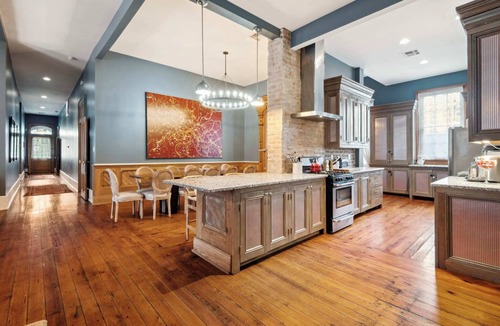 Faubourg Lafayette Villa | Stunning Historic Villa w/Heated Pool 6br|6ba