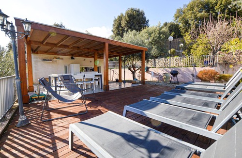 Vero House | Stunning home in Vero with private swimming pool, can be inside or outside