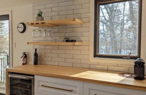 Cressy House | Stunning lakefront 4 season cottage in PEC
