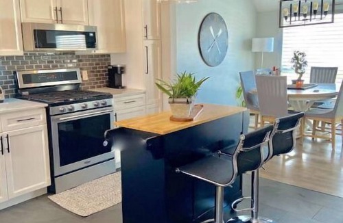 Sauble Beach House | Stunning modern house in Sauble Beach blocks from the beach