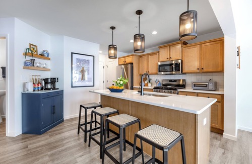 State College House | Stunning, New 3-bedroom townhome 3.5 miles from Beaver Stadium