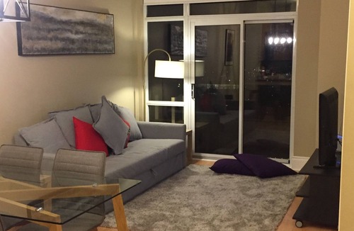 Downtown Mississauga Condo | Stunning One Bedroom Suite with free parking & WIFI in City Center Mississauga