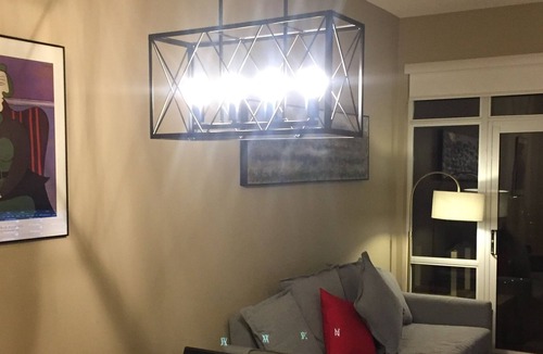 Downtown Mississauga Condo | Stunning One Bedroom Suite with free parking & WIFI in City Center Mississauga