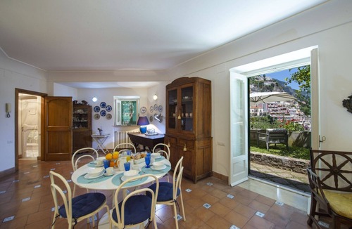 Positano Villa | Stunning private villa for 6 guests with WIFI, A/C, TV, terrace, pets allowed and panoramic view
