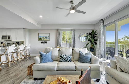 Ruskin House | Stunning Resort Like Townhome w/Pool, Beach, Bar!