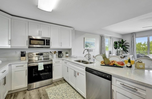 Ruskin House | Stunning Resort Like Townhome w/Pool, Beach, Bar!