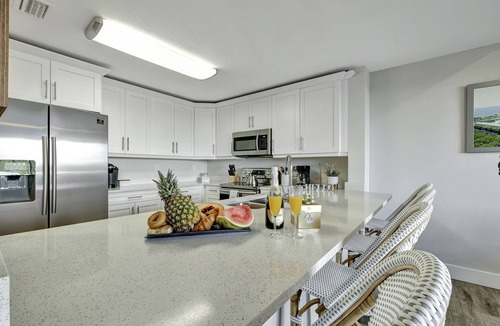 Ruskin House | Stunning Resort Like Townhome w/Pool, Beach, Bar!