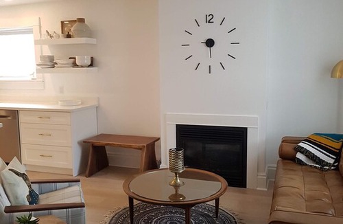 Waterloo House | Stunning uptown Waterloo executive rental