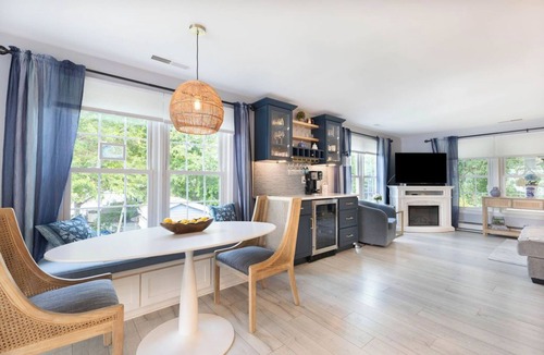 Kent Narrows House | Stunning views and Sunsets from this waterfront property -Kent Island area