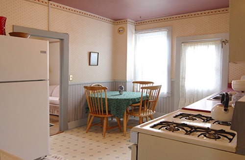 Bisbee House | Stunning Views.Steps to Main Street, Family and Pet-friendly, Free Parking
