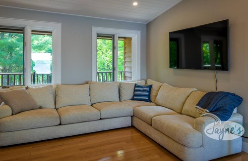 Carling Cottage | Stunning waterfront on Georgian Bay! 6bdrm 4bath! Games Room! Hot Tub!