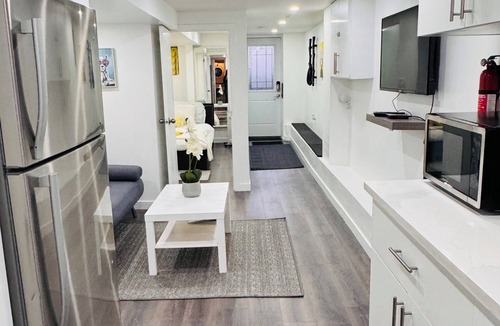 Runnymede Apartment | Stylish 1 Bedroom Apartment close to Bloor West Village