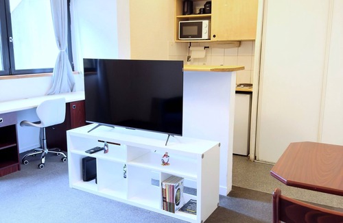 Flandres Apartment | Stylish 1-Bedroom Apartment with Private Terrace - 4 minutes from the Metro,