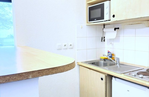 Flandres Apartment | Stylish 1-Bedroom Apartment with Private Terrace - 4 minutes from the Metro,