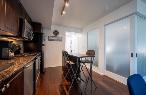 Fort York Apartment | Stylish 1 BR 1 BATH Apartment in Downtown Toronto