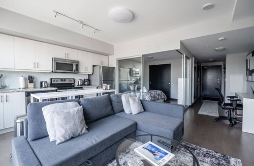 Chinatown Apartment | Stylish 1BR Condo: Scenic City View & Free Parking