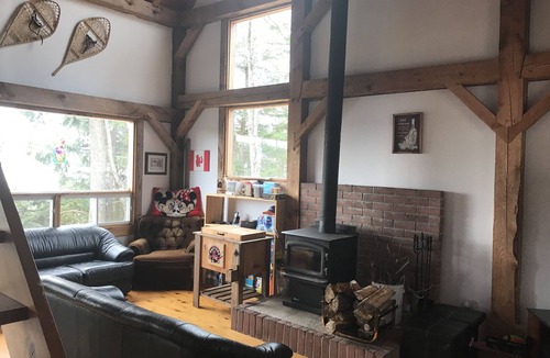 Algonquin Highlands Cottage | Stylish 2 bedroom, 2 bunkie, 1 bathroom, cottage right on Kawagama Lake.