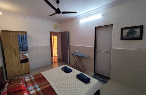 Andheri West Apartment | Stylish 2BHK near Lokhandwala, Kokilaben & NESCO