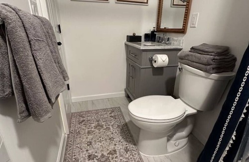 Stony Brook House | Stylish 2BR House Near Stony Brook University