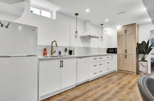 Markham House | Stylish 2BR Suite in Markham