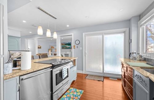 Whitby House | Stylish 3BR Whitby Home in Prime Location