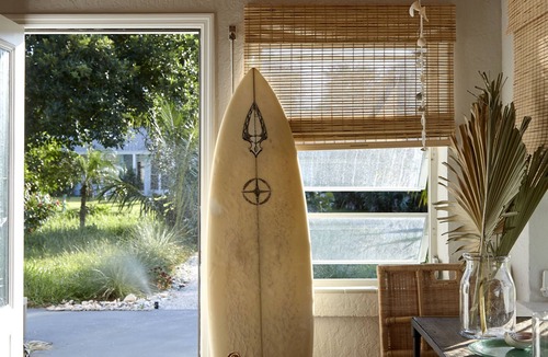 Melbourne Beach House | Stylish, and relaxing in a charming neighbourhood with a secluded local beach.