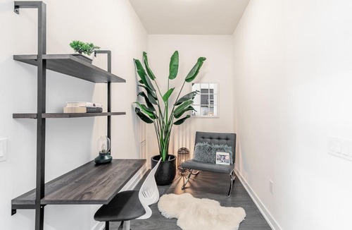 Wellington Place Apartment | Stylish Apartment in Fort York