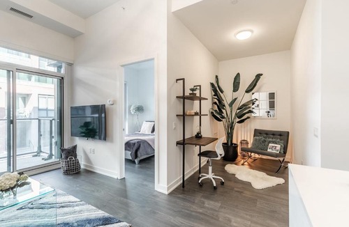 Wellington Place Apartment | Stylish Apartment in Fort York