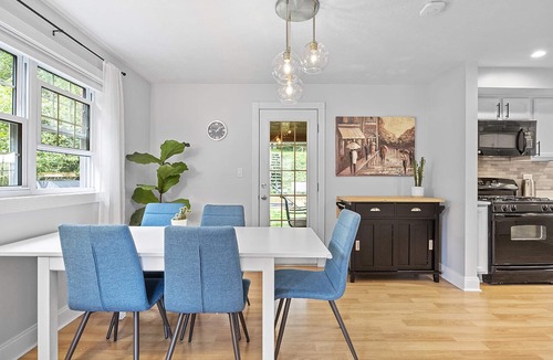 Mount Lebanon House | Stylish ♥ Baby Friendly ♥ 15min to DT PGH ♥ Great Yard