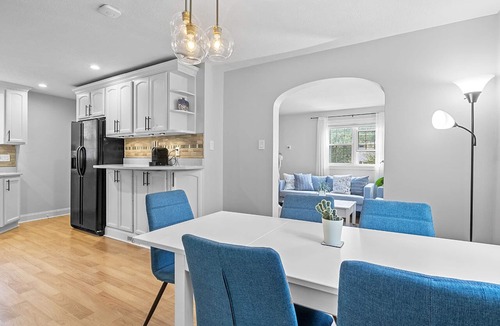 Mount Lebanon House | Stylish ♥ Baby Friendly ♥ 15min to DT PGH ♥ Great Yard