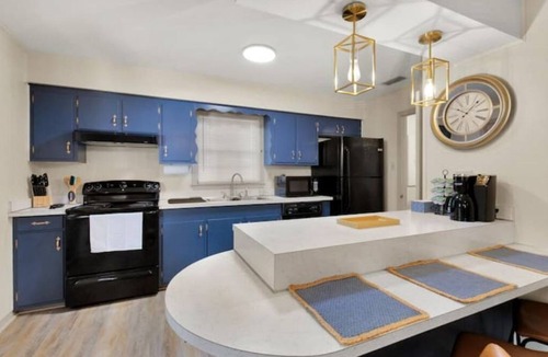 Mobile House | Stylish & Cozy Midtown Home away from Home