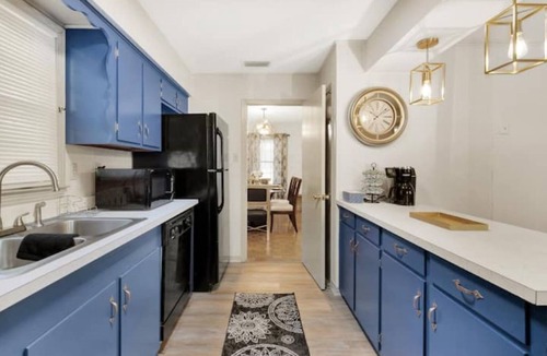 Mobile House | Stylish & Cozy Midtown Home away from Home