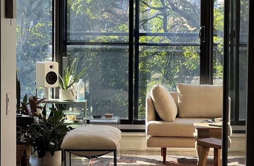Beaconsfield Village Condo | Stylish Downtown 1 BR with a Stunning View | Close to Everything