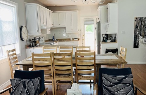 Southampton House | Stylish Family Cottage - 5 bedroom - 6min walk to beach & town, hot tub, pets ok