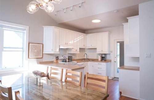 Southampton House | Stylish Family Cottage - 5 bedroom - 6min walk to beach & town, hot tub, pets ok