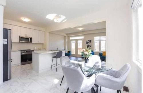 Watertown Apartment | Stylish Home in Waterdown!