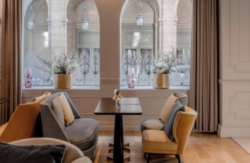 Saint-Germain-l'Auxerrois Apartment | Stylish Junior Suite Apartment In Louvre Paris