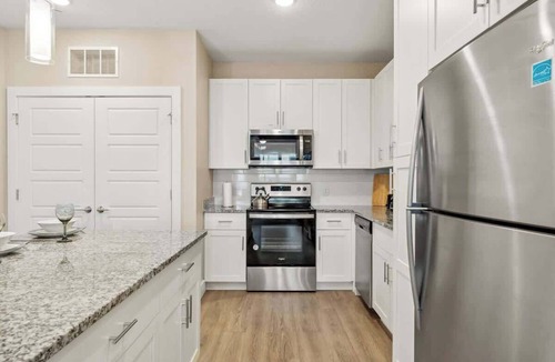 Southeast Orlando Apartment | Stylish King Apt, Close to Disney & Pet-Friendly