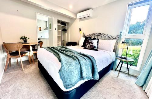 Lyttelton Apartment | Stylish Lyttelton Studio Free Parking