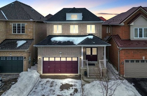 Brampton House | Stylish Modern 2-bedroom Suite