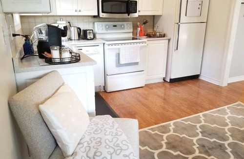York Regional Municipality House | Stylish, Modern 2nd Floor Private Apt. In Quiet Area, Close To Lake Simcoe