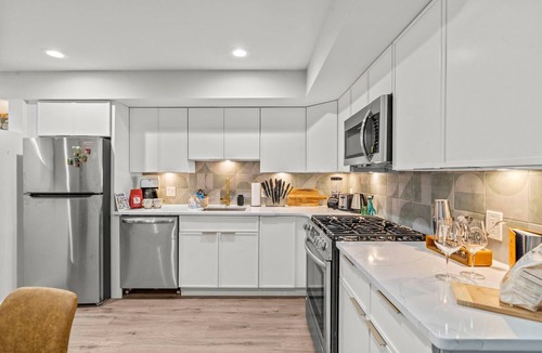 Old City Condo | Stylish Old City 1BR Near History and Stadiums