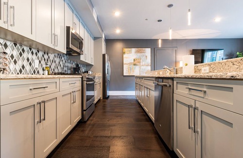 Central Business District Condo | ⚜️Stylish,Spacious & Comfortable Downtown Penthouse! Enjoy The View from Your Personal Terrace!