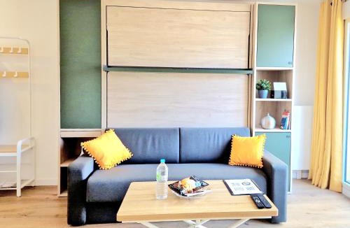 Rueil-Malmaison Apartment | Stylish Stay Near Paris - 850m to Subway RER A - Netflix T1-4P