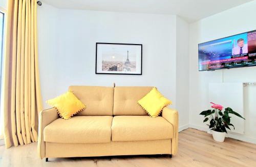 Rueil-Malmaison Apartment | Stylish Stay Near Paris - 850m to Subway RER A - Netflix T1-4P