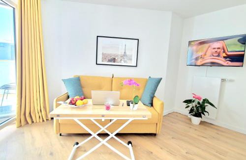 Rueil-Malmaison Apartment | Stylish Stay Near Paris - 850m to Subway RER A - Netflix T1-4P