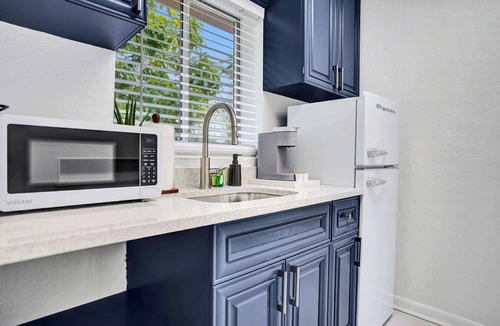 Lake Worth Apartment | Stylish Studio | Walk to Beach & Downtown