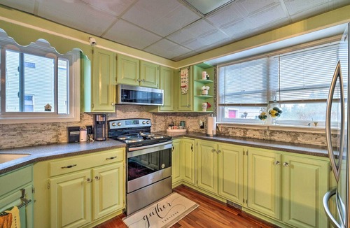 Johnstown House | Stylish Suburban Home w/Pool! 10 Mi to Royal Mtn