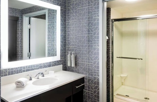 Canonsburg Hotel | Stylish Three-Unit 2-Queen Studio Set – Indoor Pool and Fitness Access